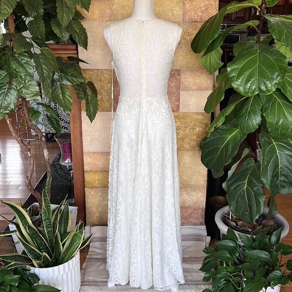 Elizabeth K GLS Collective Women’s White Lace Rhinestone Long Maxi Evening Dress - Picture 9 of 16